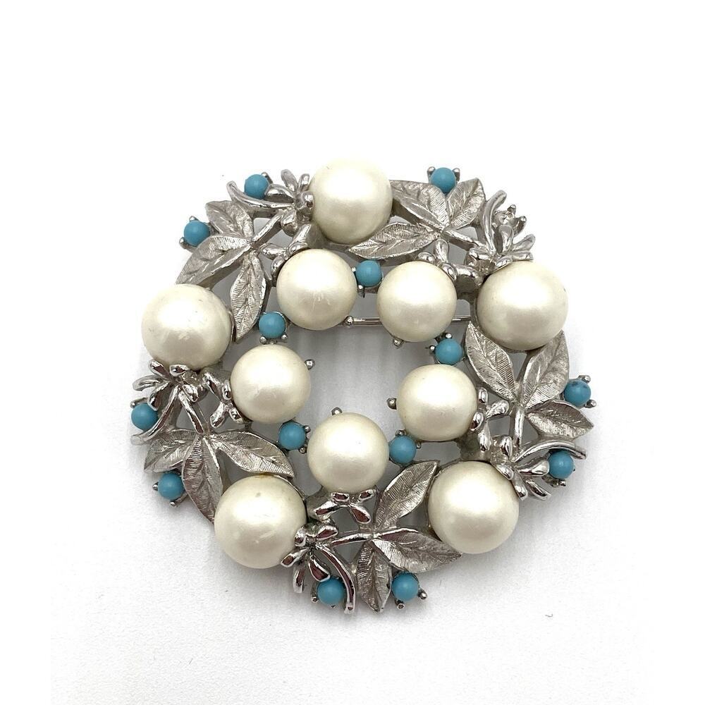 Vintage Sarah Coventry "Alaskan Summer" brooch from 1961 Pin Estate Faux Pearls